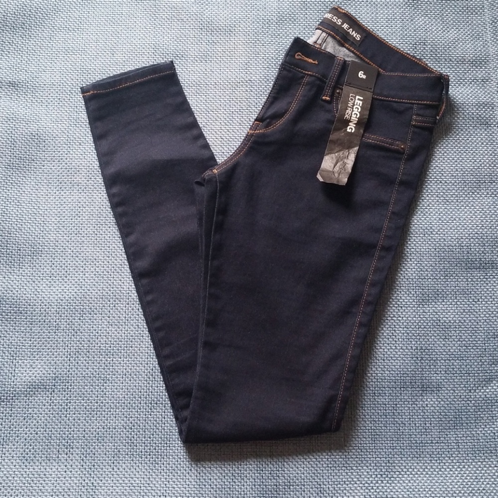 NEW! EXPRESS Jeans (Extreme Stretch) - Picture 2 of 8